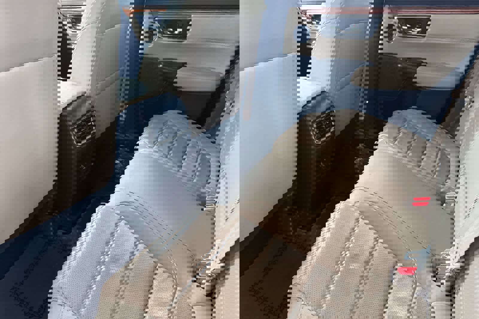 Used 2020 Honda CR-V Touring image 4