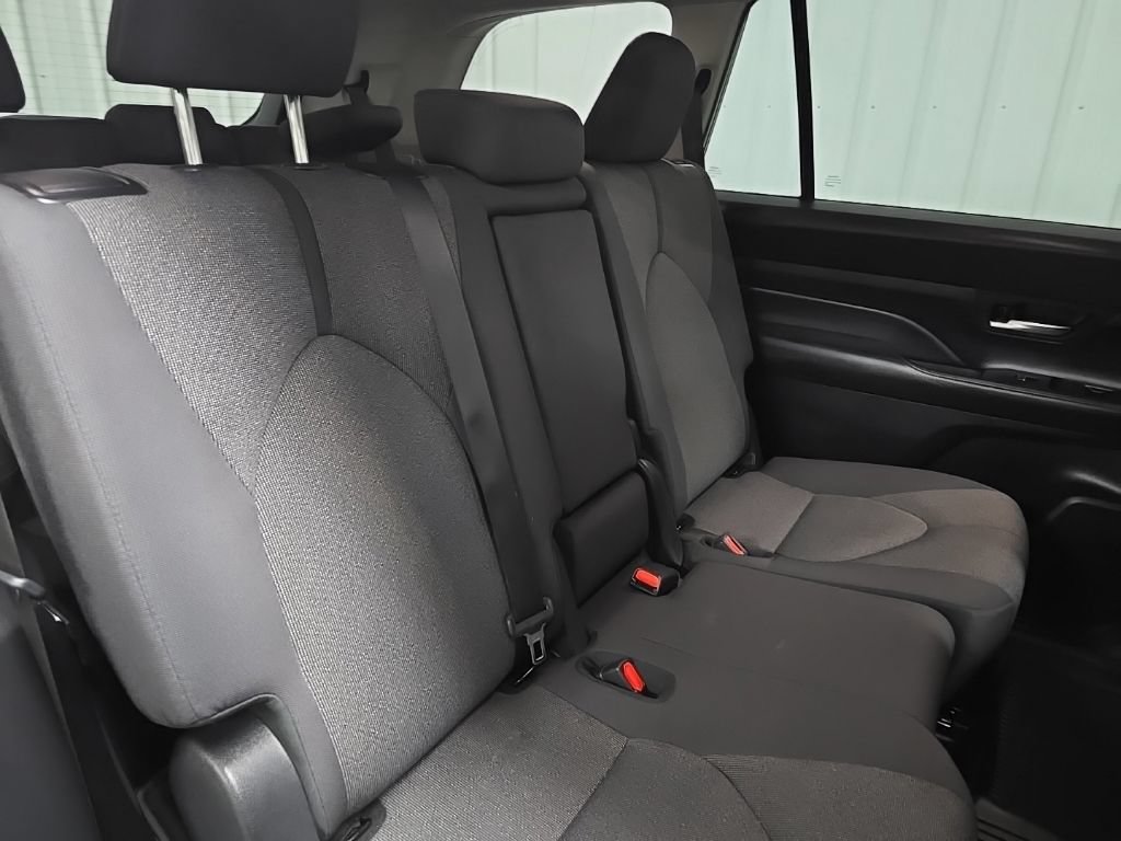 Used 2025 Toyota Grand Highlander AWD image 18