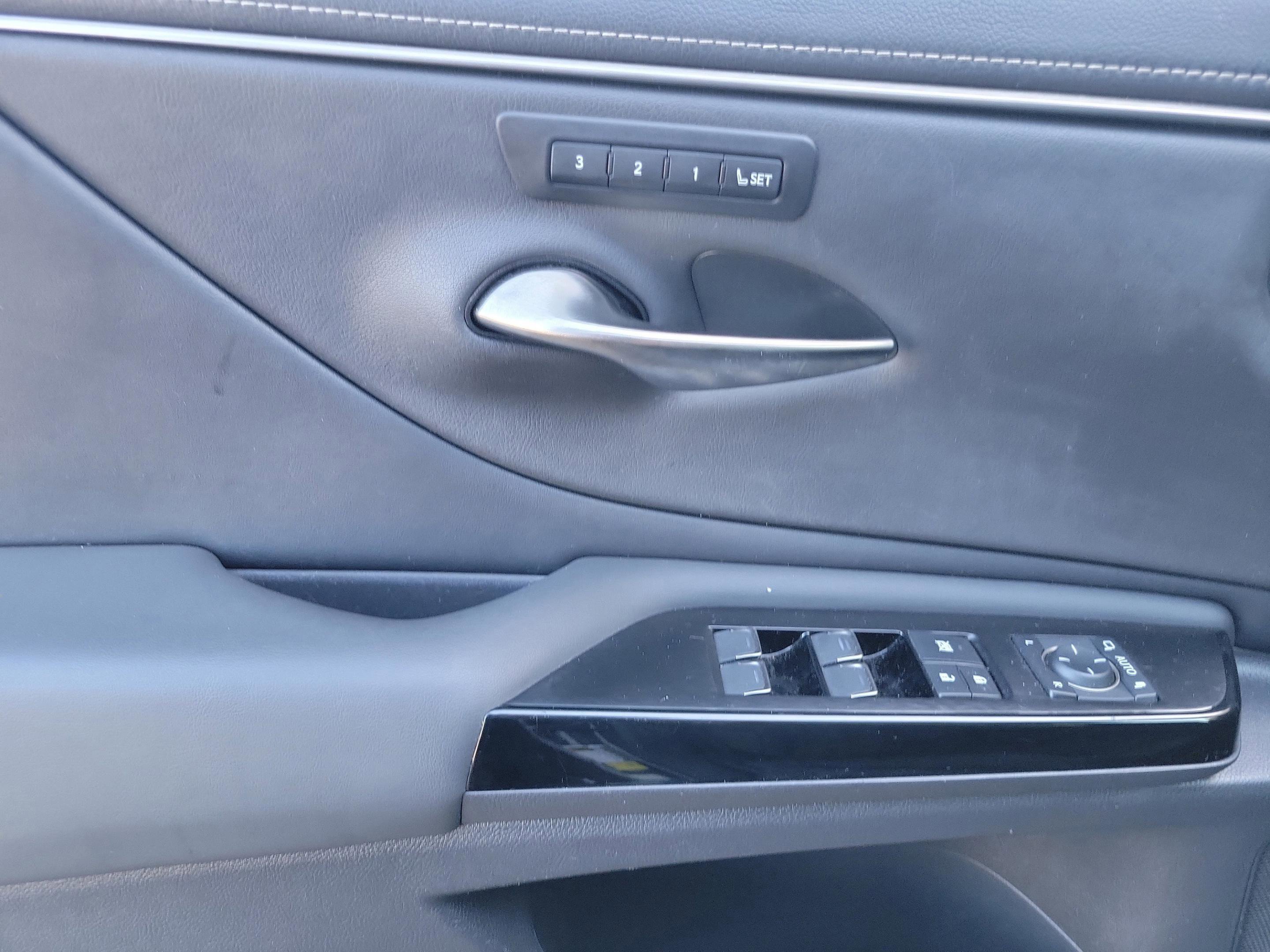 Used 2022 Lexus ES 350 w/ Premium Package image 12