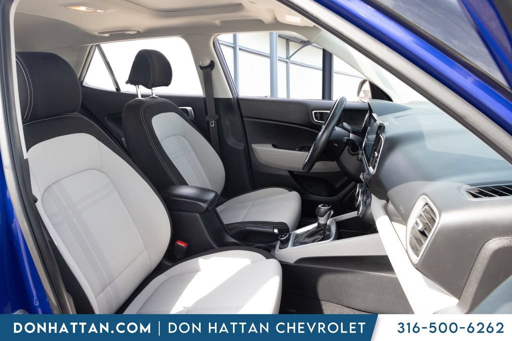 Used 2025 Hyundai Venue SEL FWD image 21