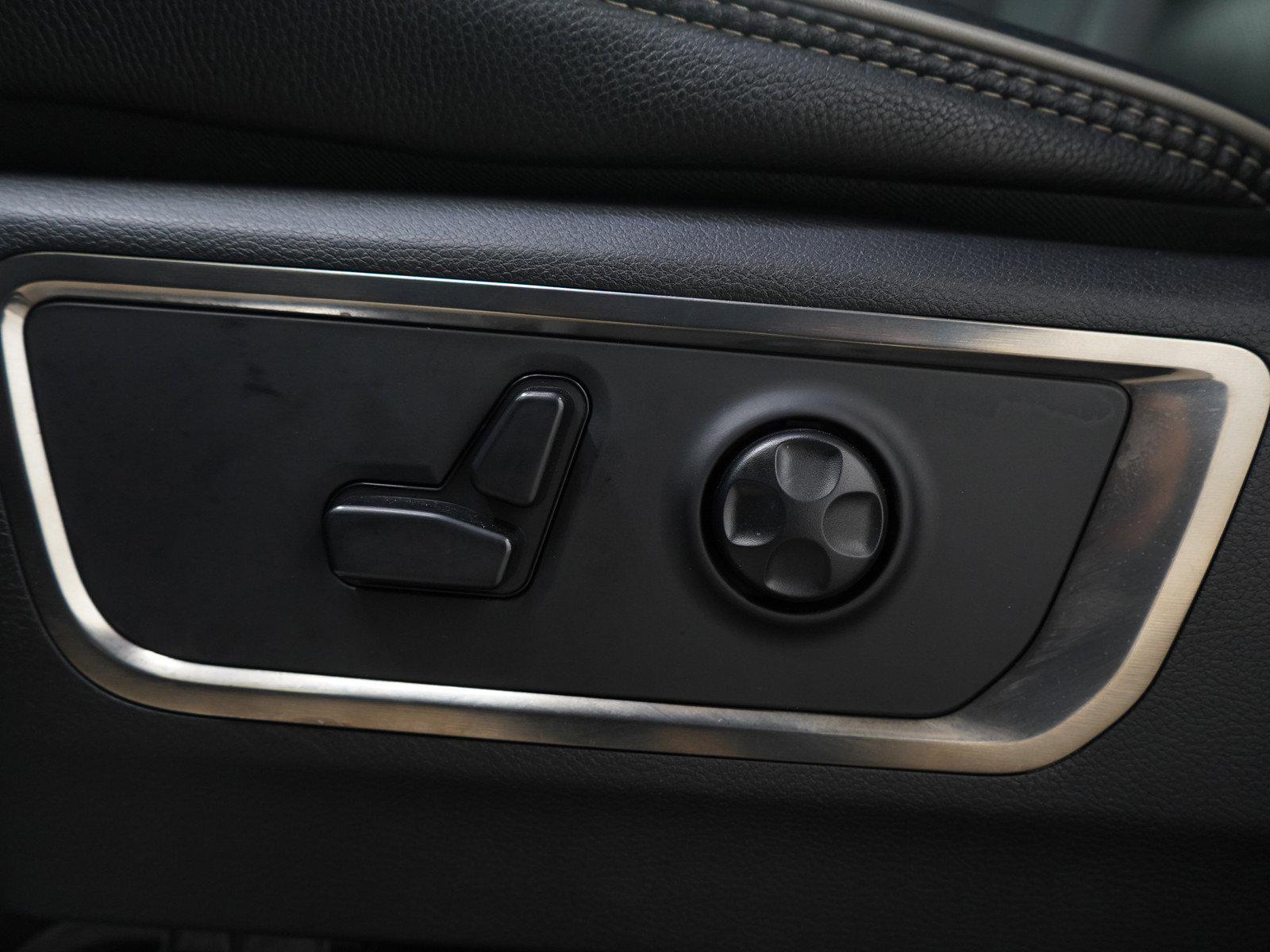 Used 2019 RAM 1500 Limited image 23