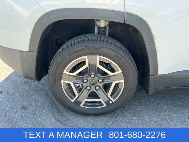 Used 2026 Jeep Cherokee Laredo AWD/4WD image 6