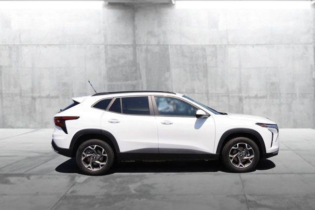 Used 2025 Chevrolet Trax LT w/ LT Convenience Package FWD image 5