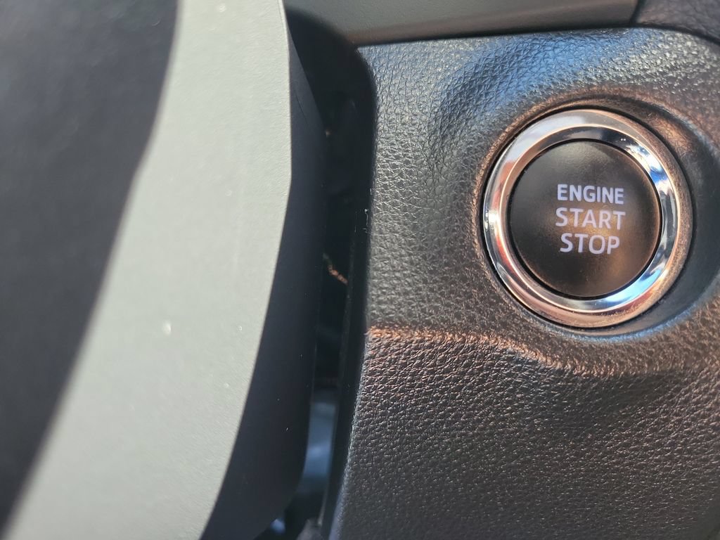Used 2019 Toyota RAV4 XLE w/ Convenience Package FWD image 34