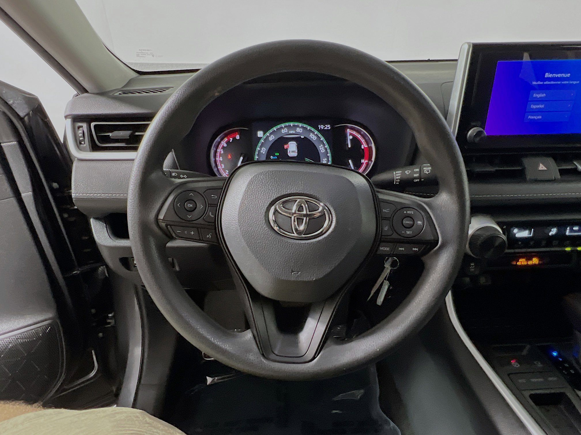 Used 2024 Toyota RAV4 LE FWD image 18
