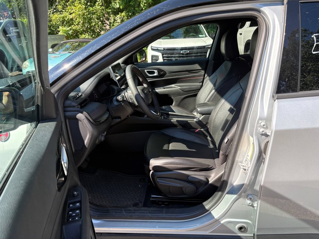 Used 2025 Jeep Compass Trailhawk AWD/4WD image 15
