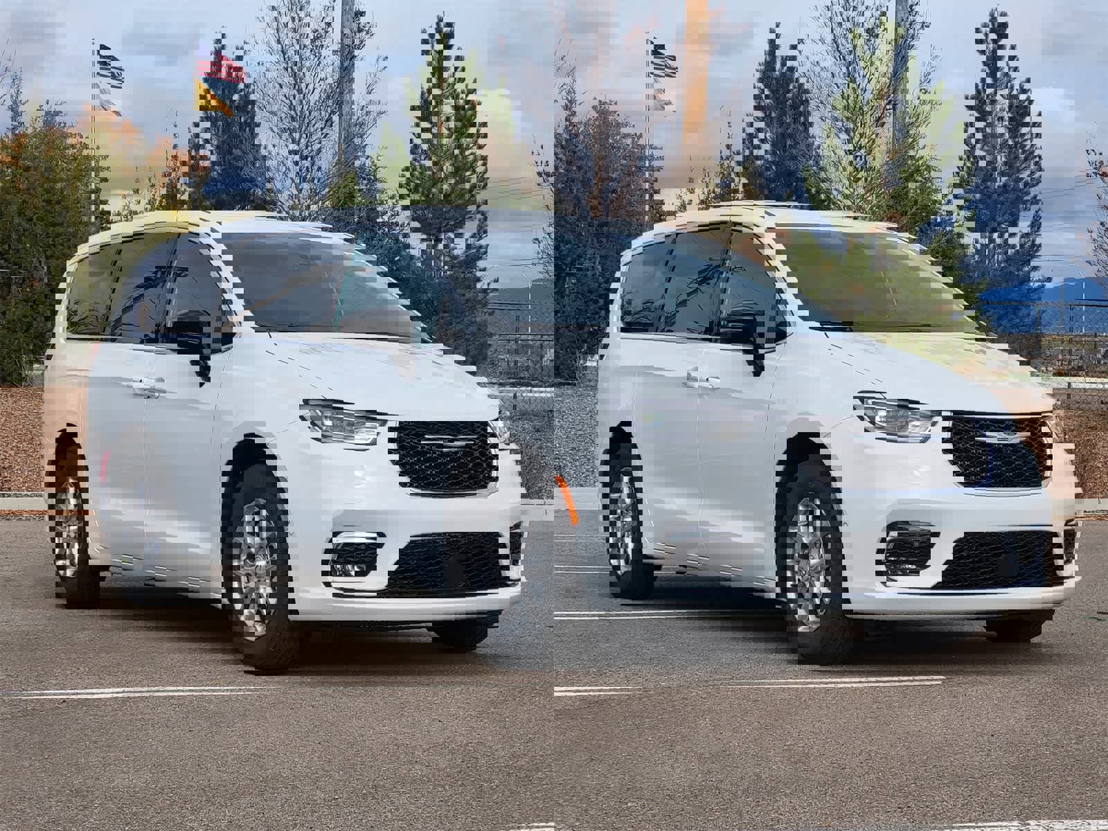 New 2026 Chrysler Pacifica Select image 2