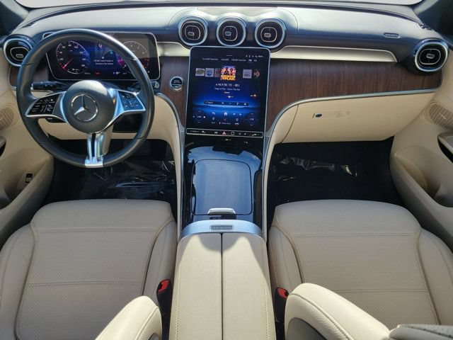 Used 2025 Mercedes-Benz GLC 300 image 12