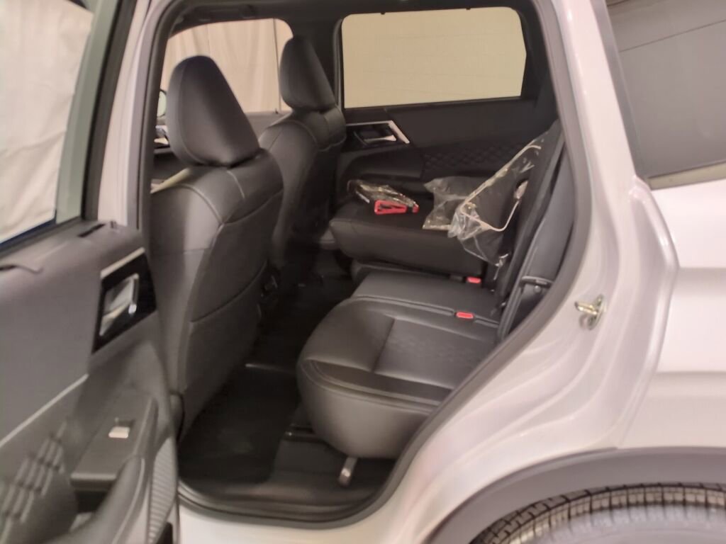 New 2025 Mitsubishi Outlander SEL AWD/4WD image 15