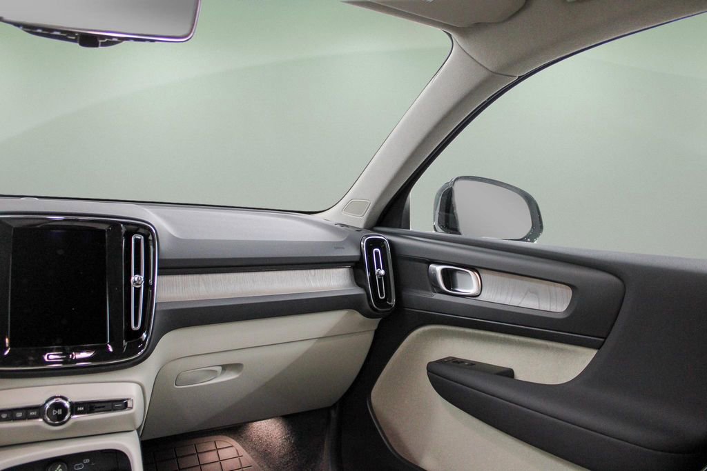 New 2026 Volvo XC40 B4 Plus w/ Protection Package Premier FWD image 20