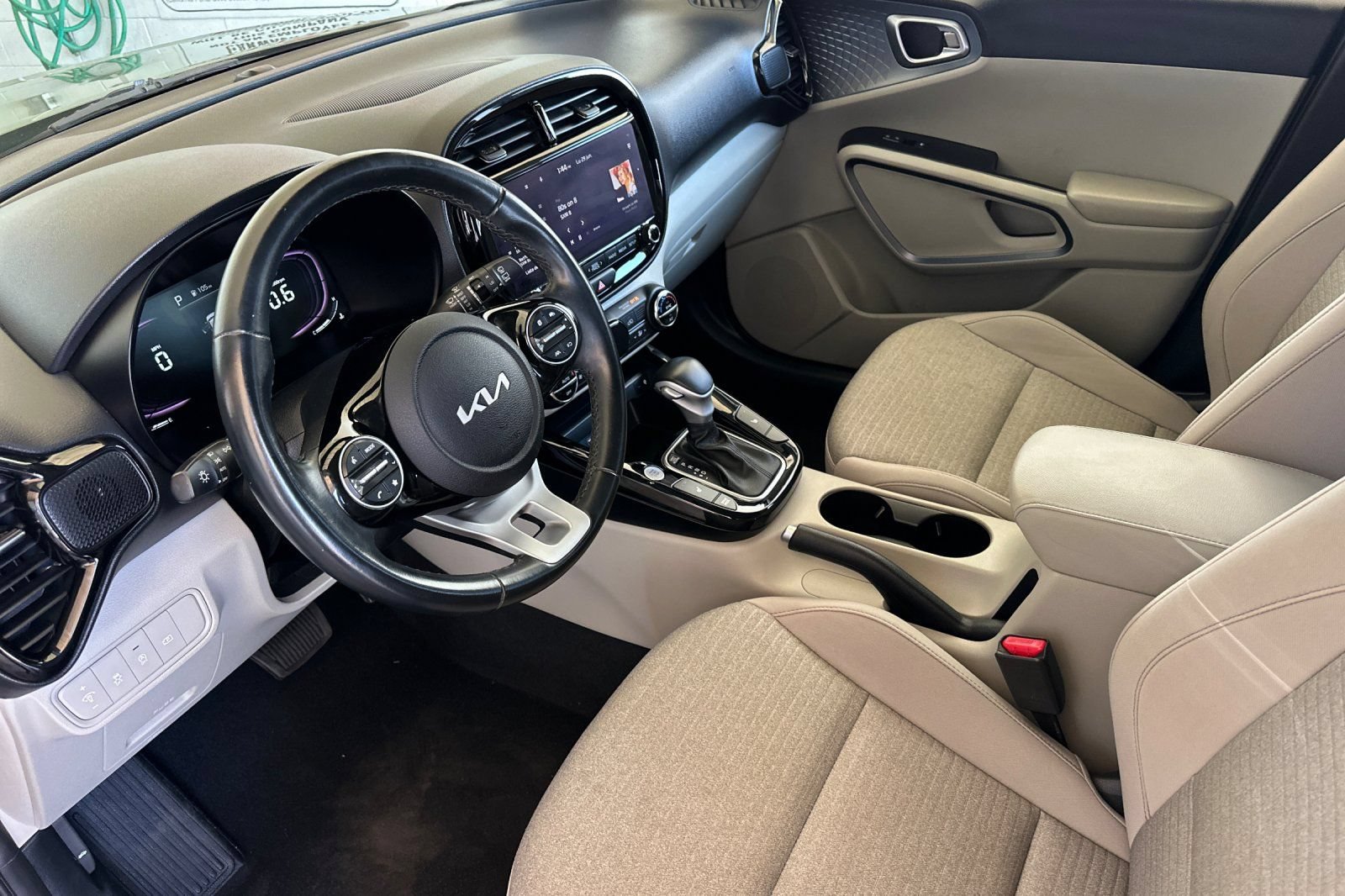 Used 2023 Kia Soul EX FWD image 10