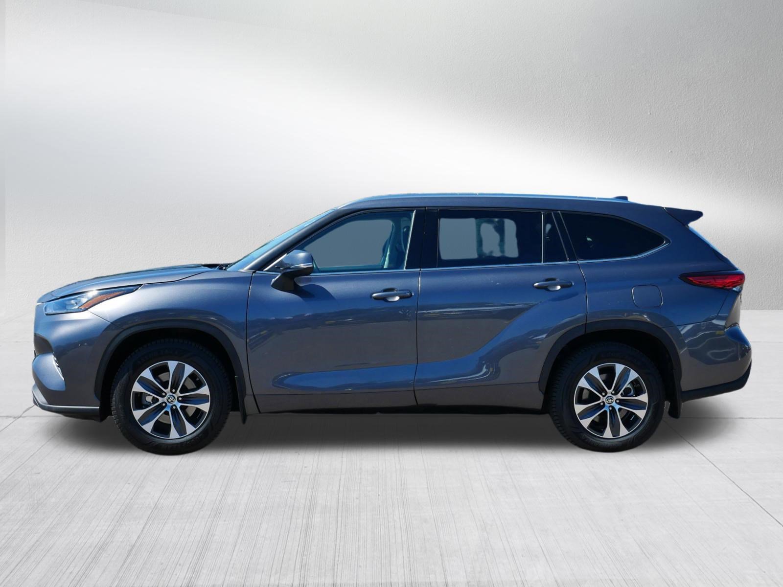 Used 2020 Toyota Highlander XLE AWD/4WD image 4