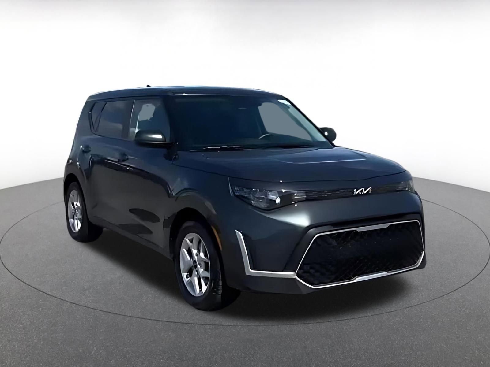 Used 2025 Kia Soul LX w/ LX Technology Package FWD image 3
