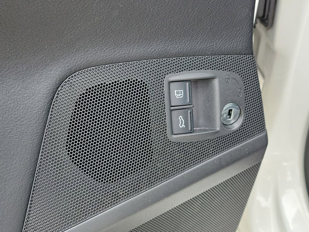 Used 2011 Volkswagen CC Lux image 19