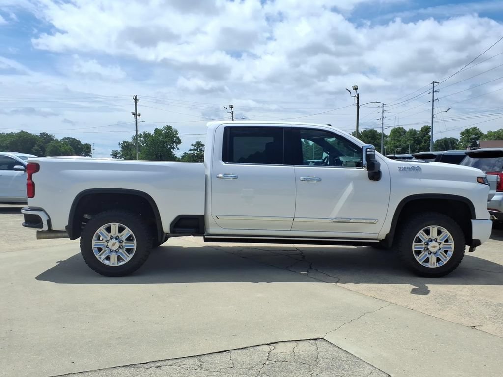 Used 2024 Chevrolet Silverado 2500 High Country w/ High Country Premium Package AWD/4WD image 8
