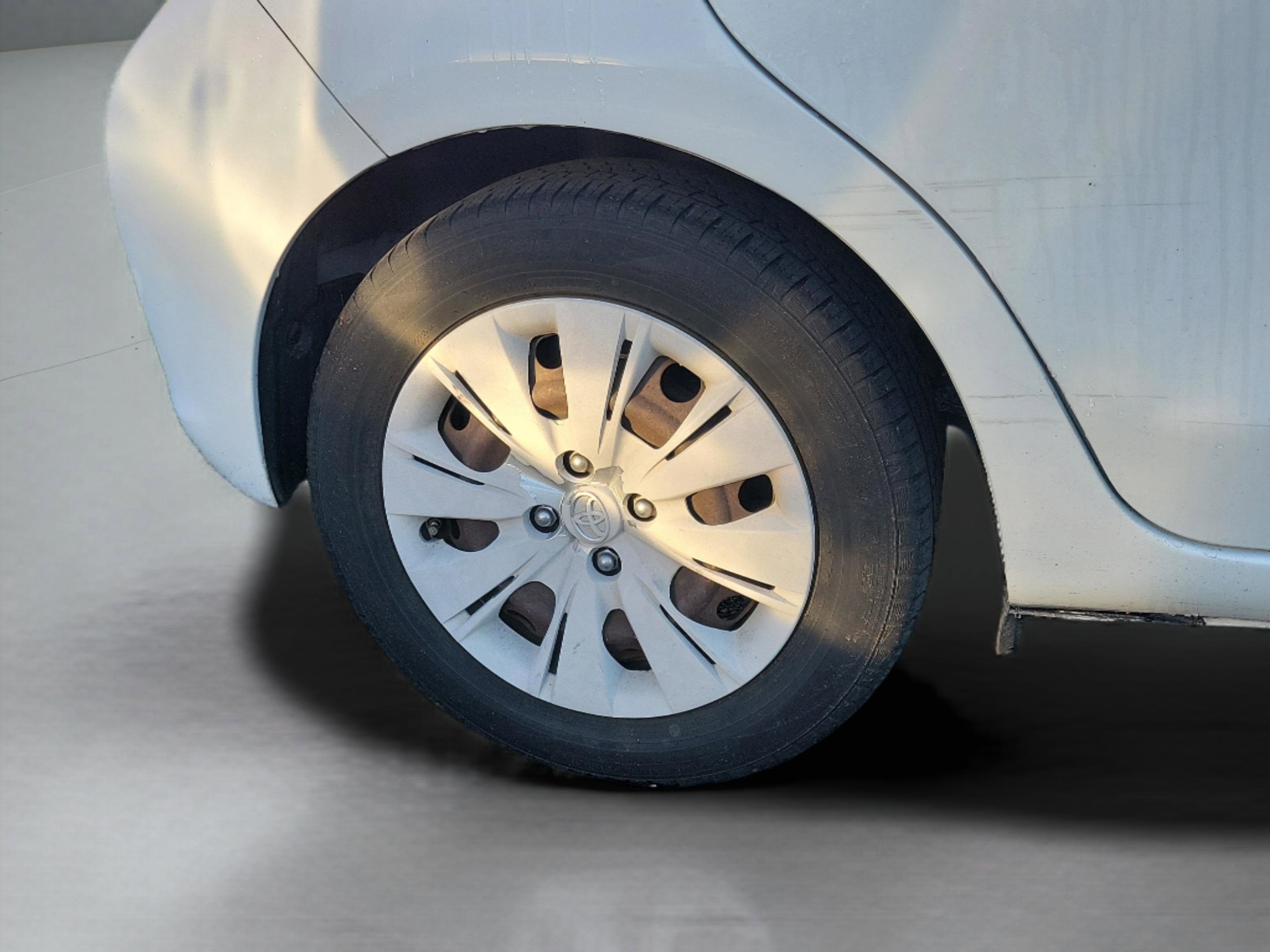 Used 2014 Toyota Yaris L FWD image 29