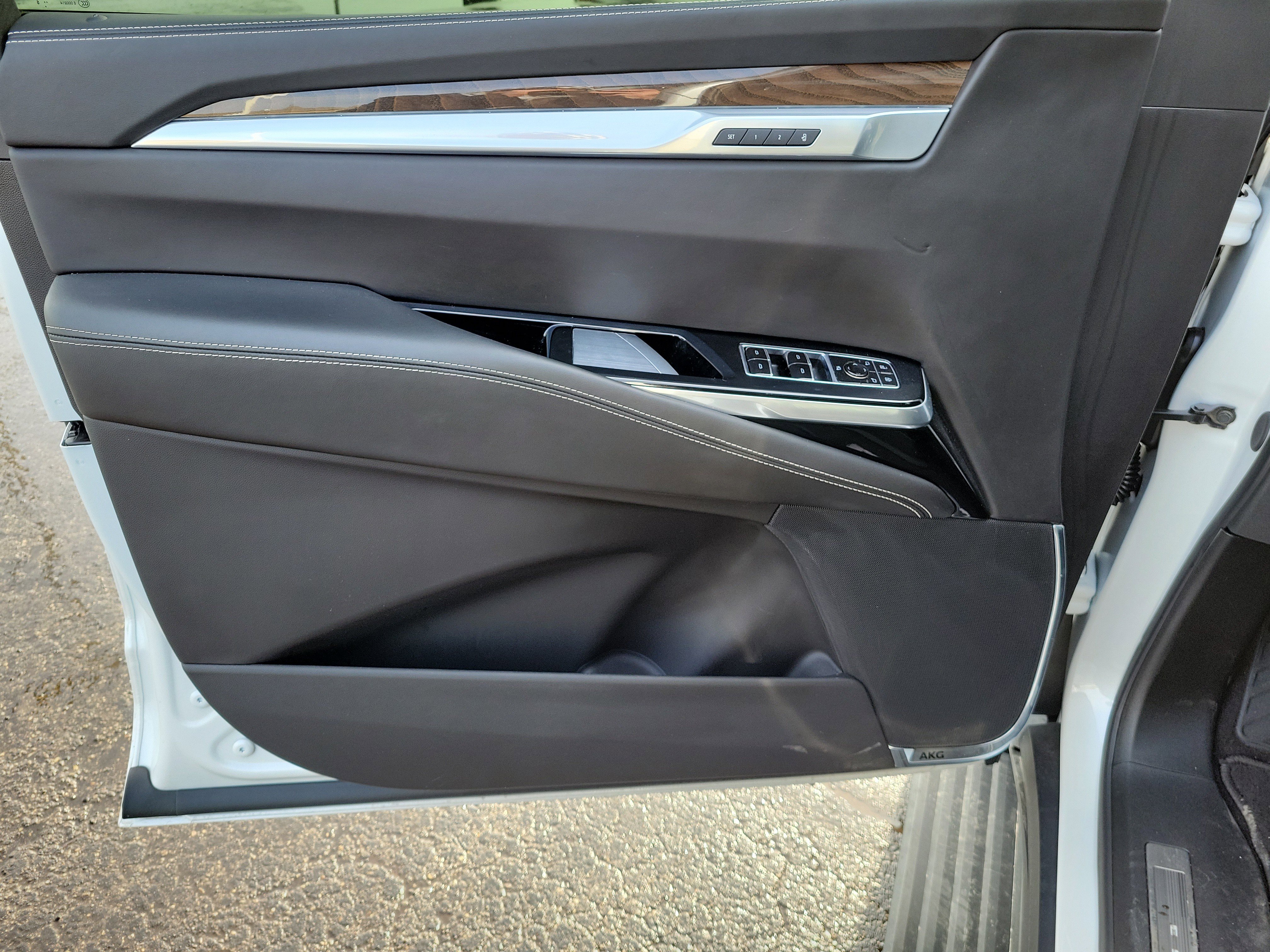 Used 2025 Cadillac Escalade Sport Platinum w/ LPO, ONYX Package image 20