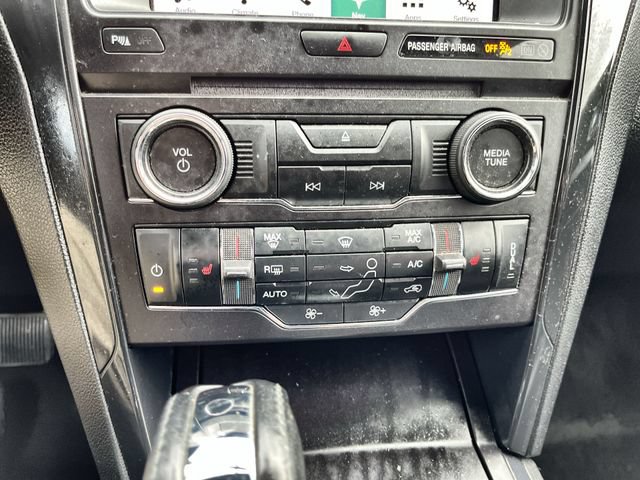 Used 2017 Ford Explorer XLT w/ Equipment Group 202A AWD/4WD image 18