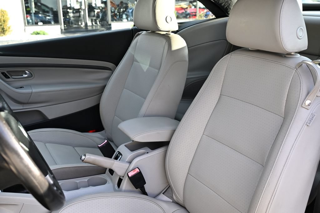 Used 2007 Volkswagen Eos 2.0T FWD image 13