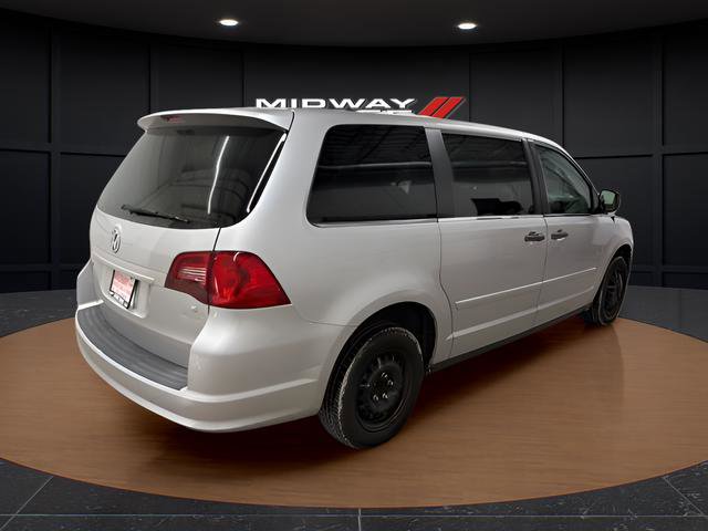 Used 2010 Volkswagen Routan S image 4