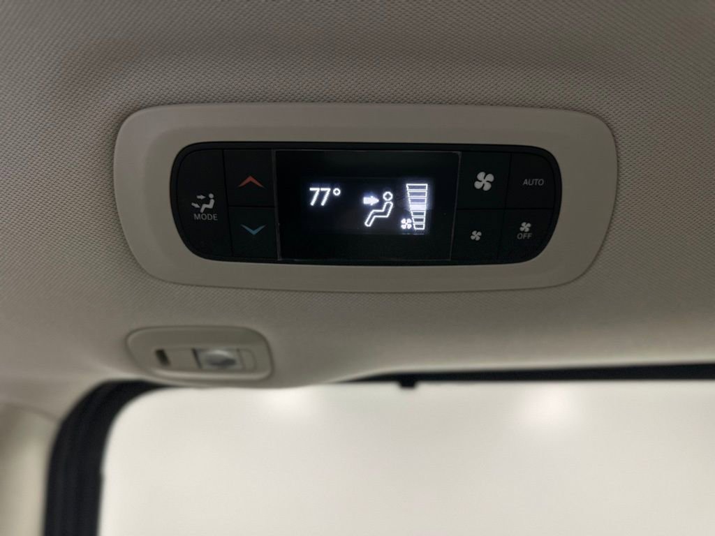 Used 2017 Chrysler Pacifica Limited image 24