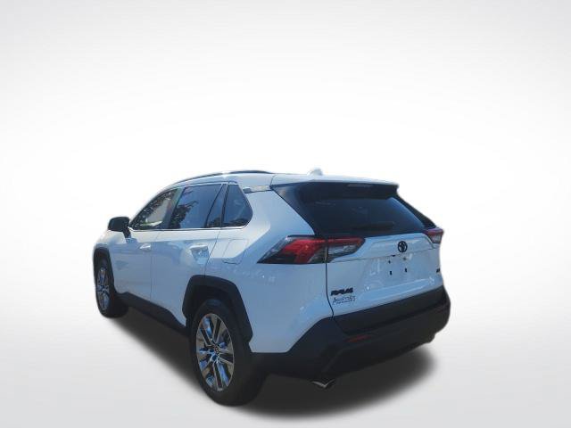 Used 2020 Toyota RAV4 XLE Premium FWD image 3