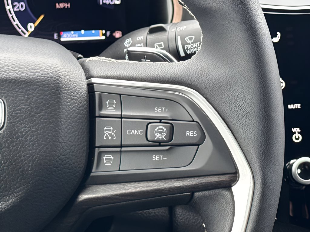 Used 2026 Jeep Grand Cherokee Limited AWD/4WD image 16
