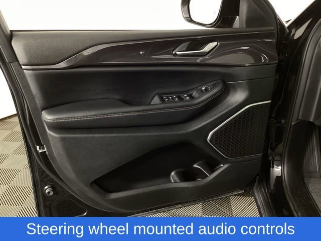 Used 2022 Jeep Grand Cherokee Altitude image 13