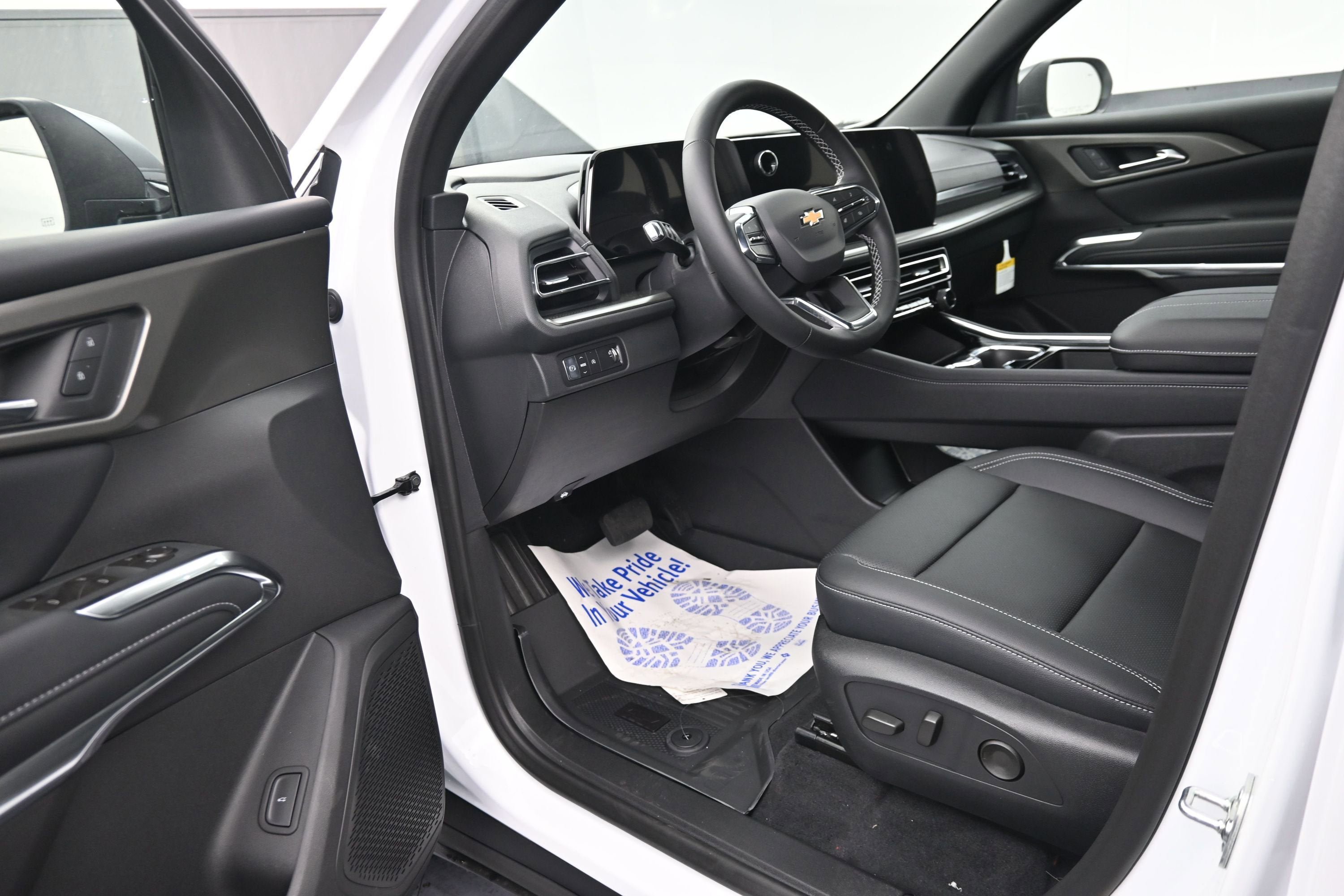 New 2026 Chevrolet Traverse LT w/ Sun and Wheel Package FWD image 9