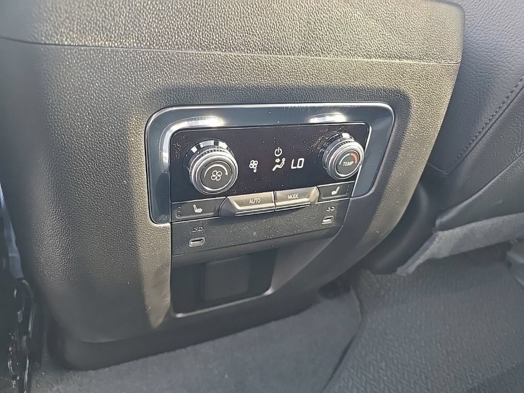Used 2026 GMC Yukon Denali w/ Sun & Power Step Package AWD/4WD image 20