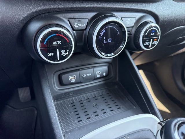 Used 2023 Hyundai Venue Limited image 9