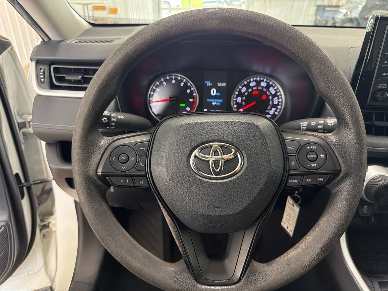 Used 2021 Toyota RAV4 LE FWD image 14