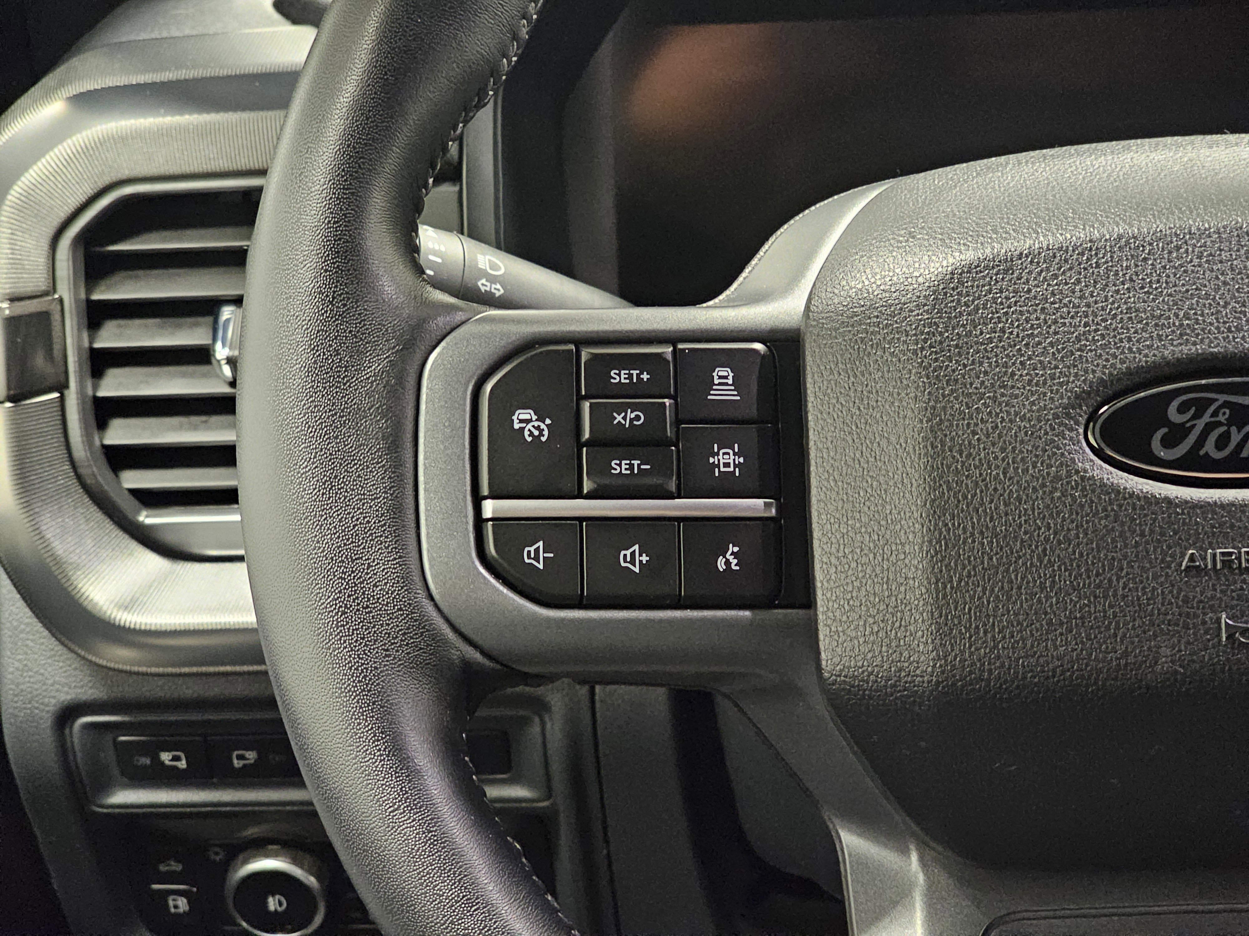 Used 2024 Ford F150 Lariat w/ FX4 Off-Road Package image 21