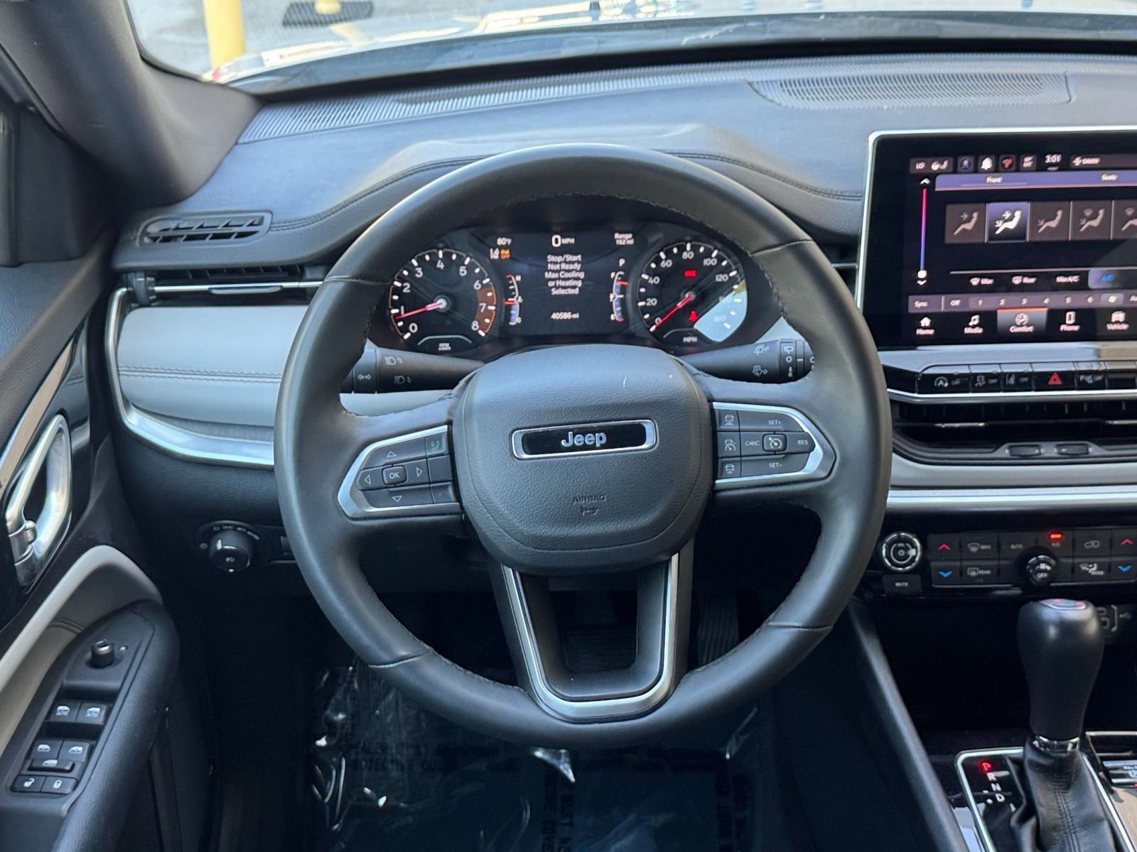 Used 2025 Jeep Compass Limited image 29