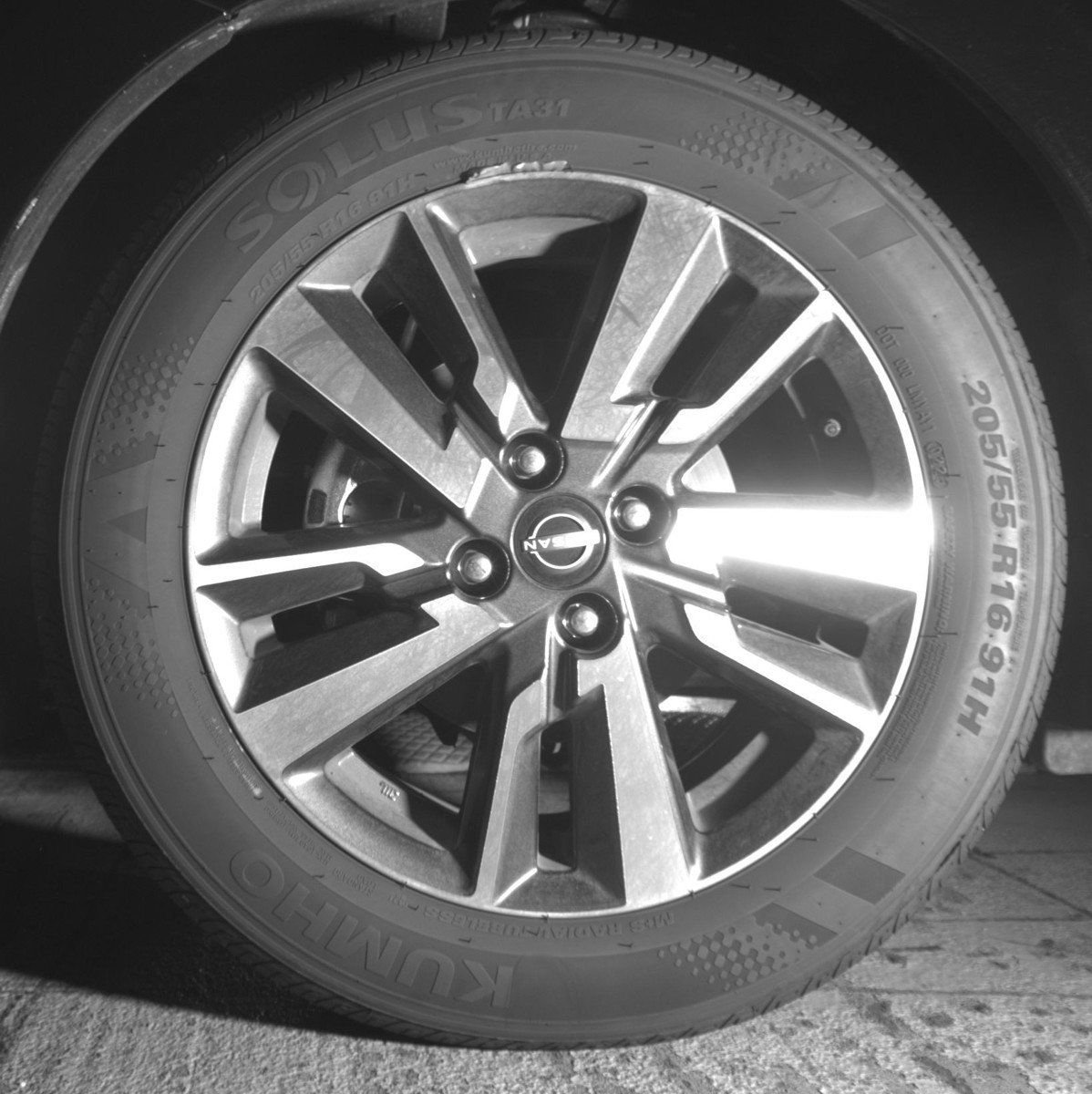 Used 2025 Nissan Versa SV image 12