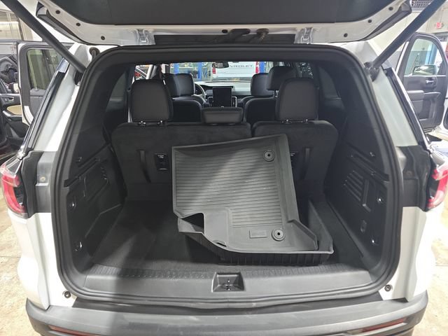 Used 2024 GMC Acadia AT4 w/ Luxury Package AWD/4WD image 17