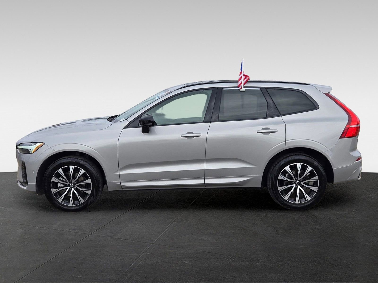 Used 2025 Volvo XC60 B5 Plus image 7