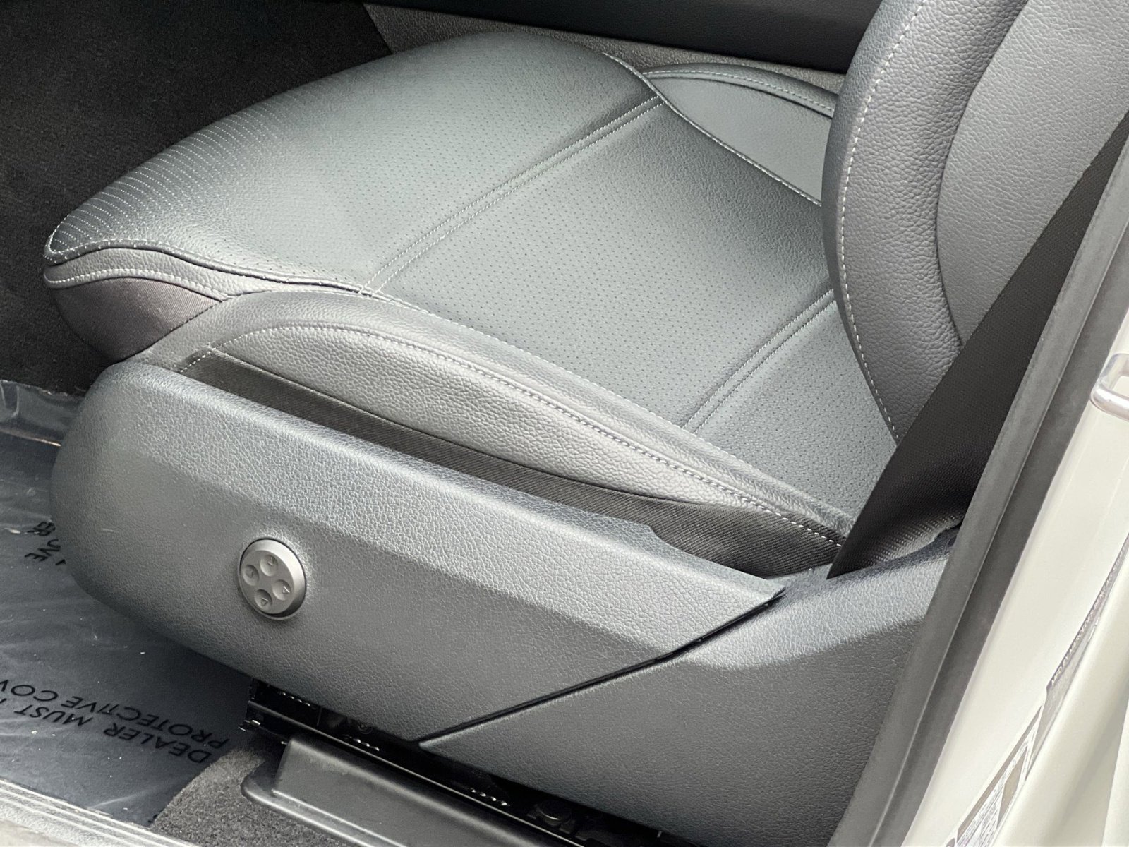 Certified 2025 Mercedes-Benz GLC 300 4MATIC image 17