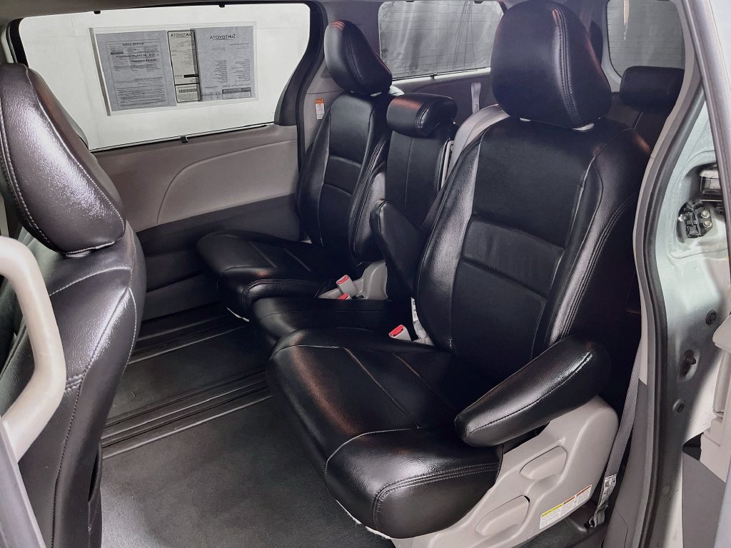 Used 2019 Toyota Sienna LE FWD image 21