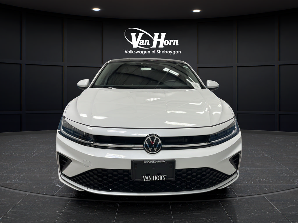 Used 2025 Volkswagen Jetta SE w/ Sunroof Package FWD image 2