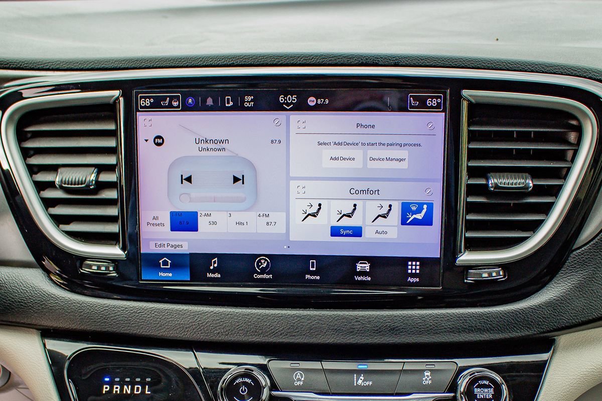 Used 2022 Chrysler Pacifica Touring-L FWD image 23