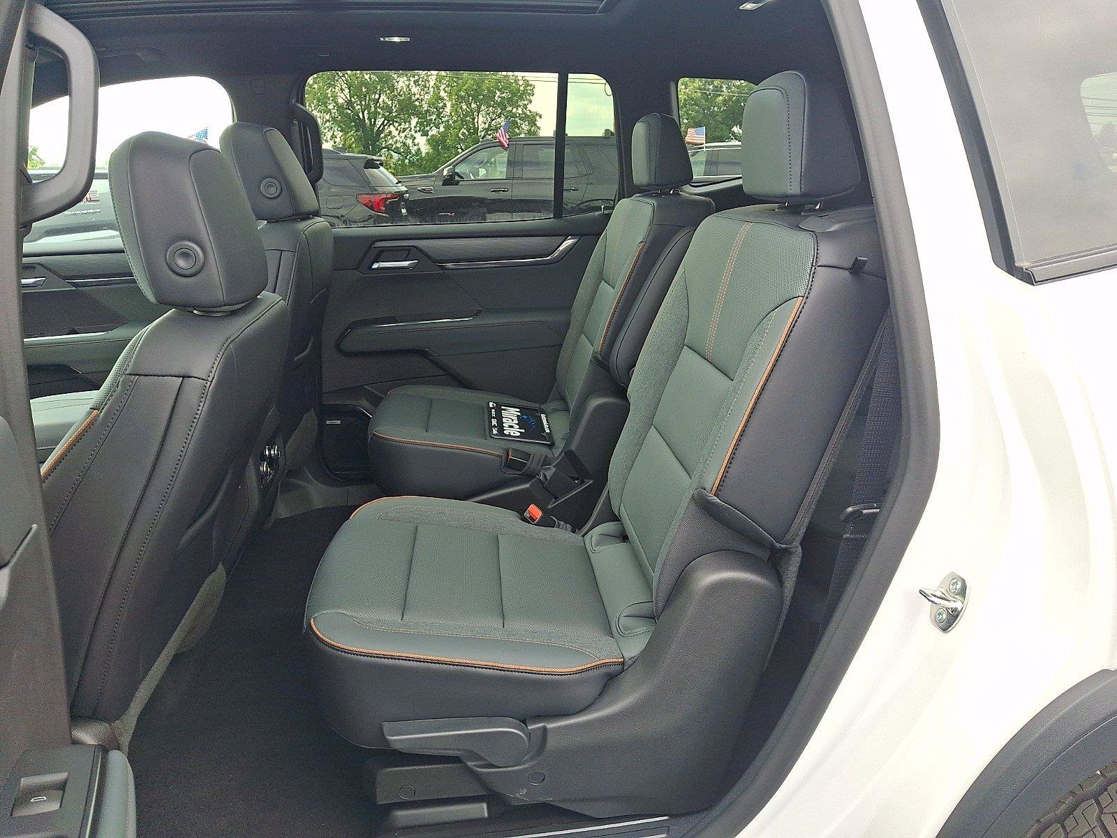 New 2026 GMC Acadia AT4 w/ Luxury Package AWD/4WD image 5