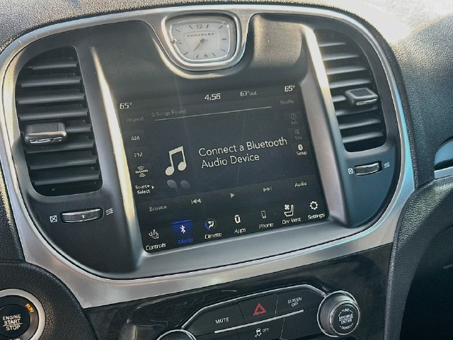 Used 2018 Chrysler 300 Limited RWD image 14