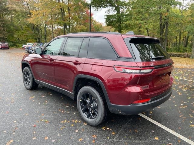 New 2025 Jeep Grand Cherokee Altitude image 4