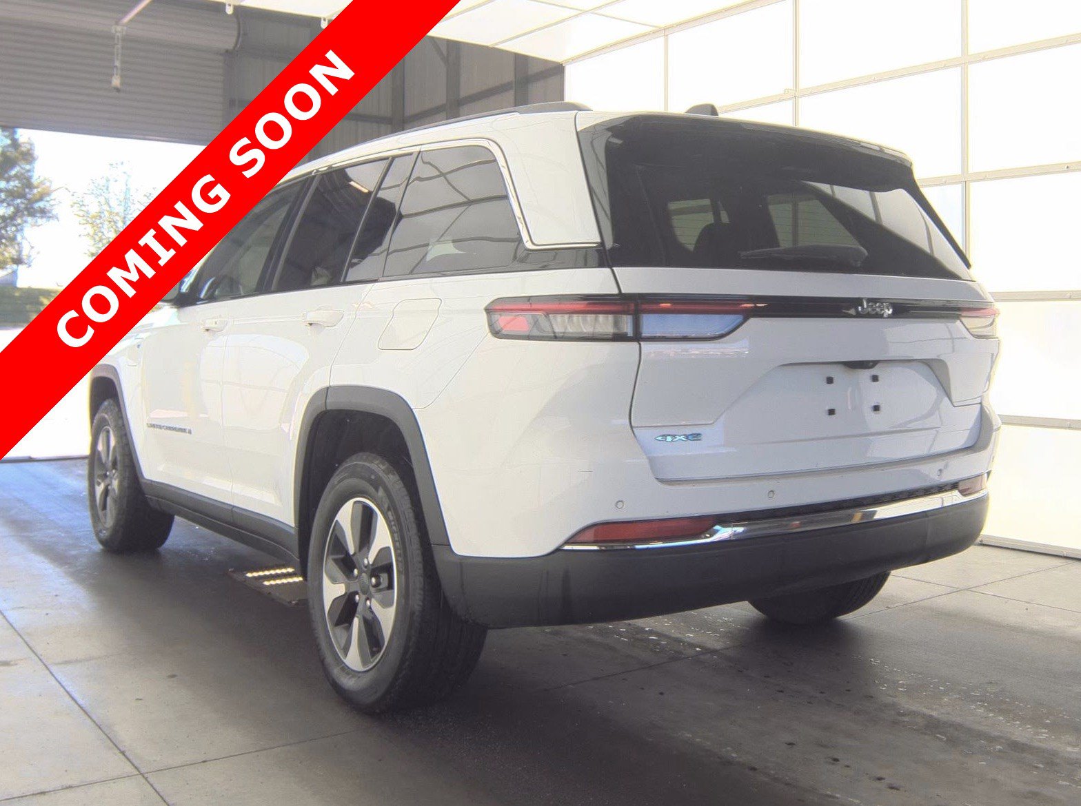 Used 2023 Jeep Grand Cherokee 4WD 4xe image 5