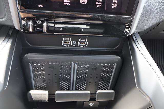 New 2026 RAM 3500 Laramie AWD/4WD image 24