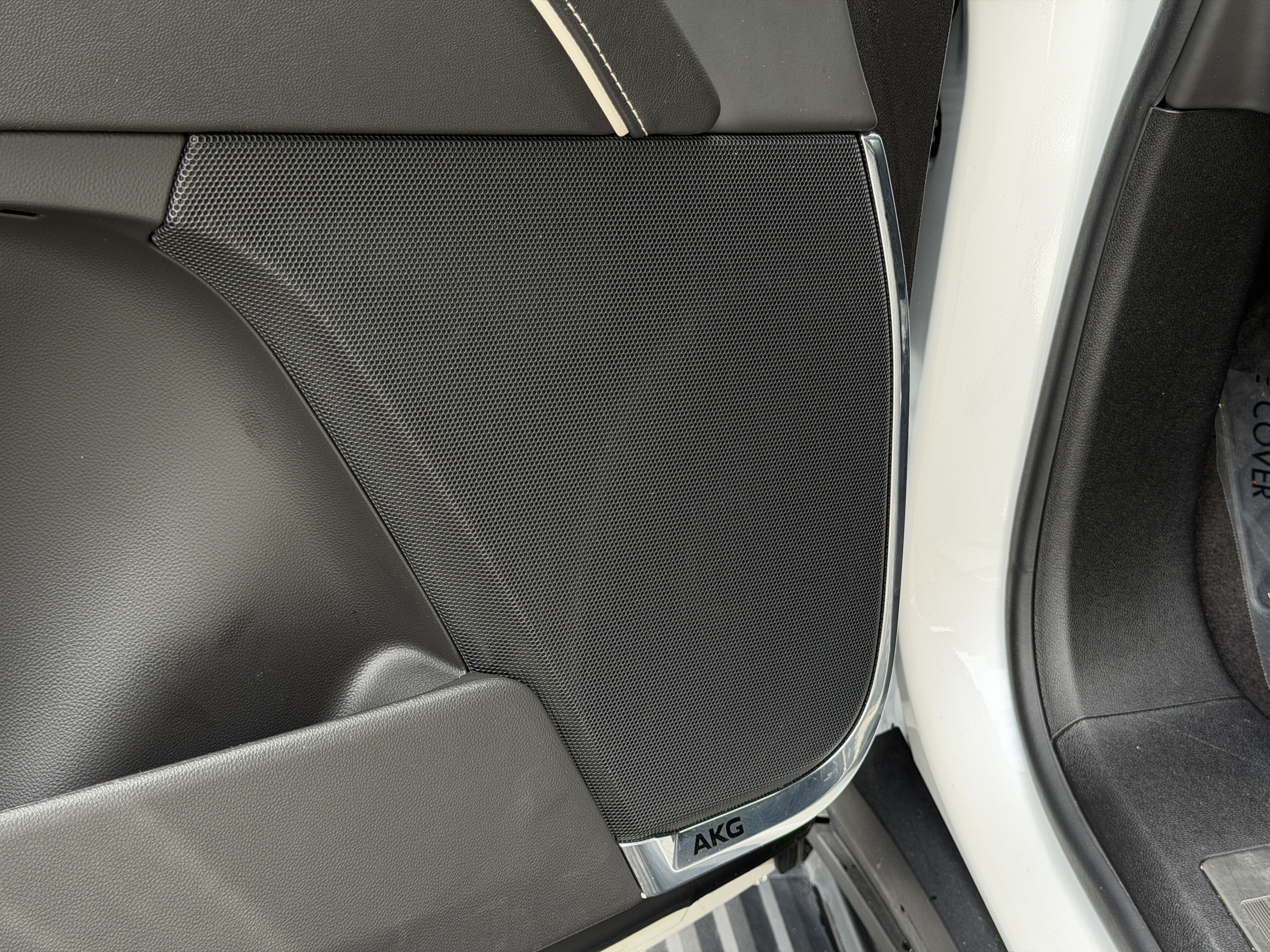 Certified 2024 Cadillac Escalade ESV Premium Luxury Platinum w/ LPO, Floor Liner Package AWD/4WD image 22