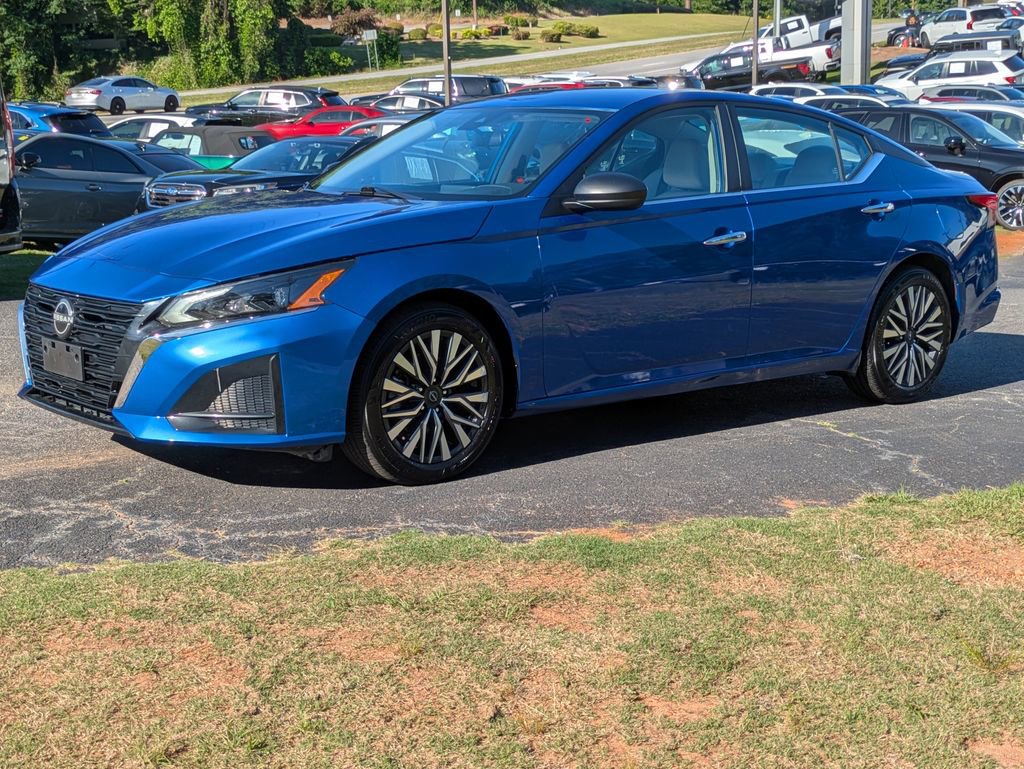 Used 2025 Nissan Altima 2.5 SV FWD video 2