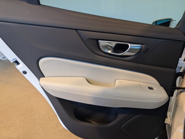 New 2026 Volvo V60 B5 Cross Country Ultra w/ Protection Package Premier image 23