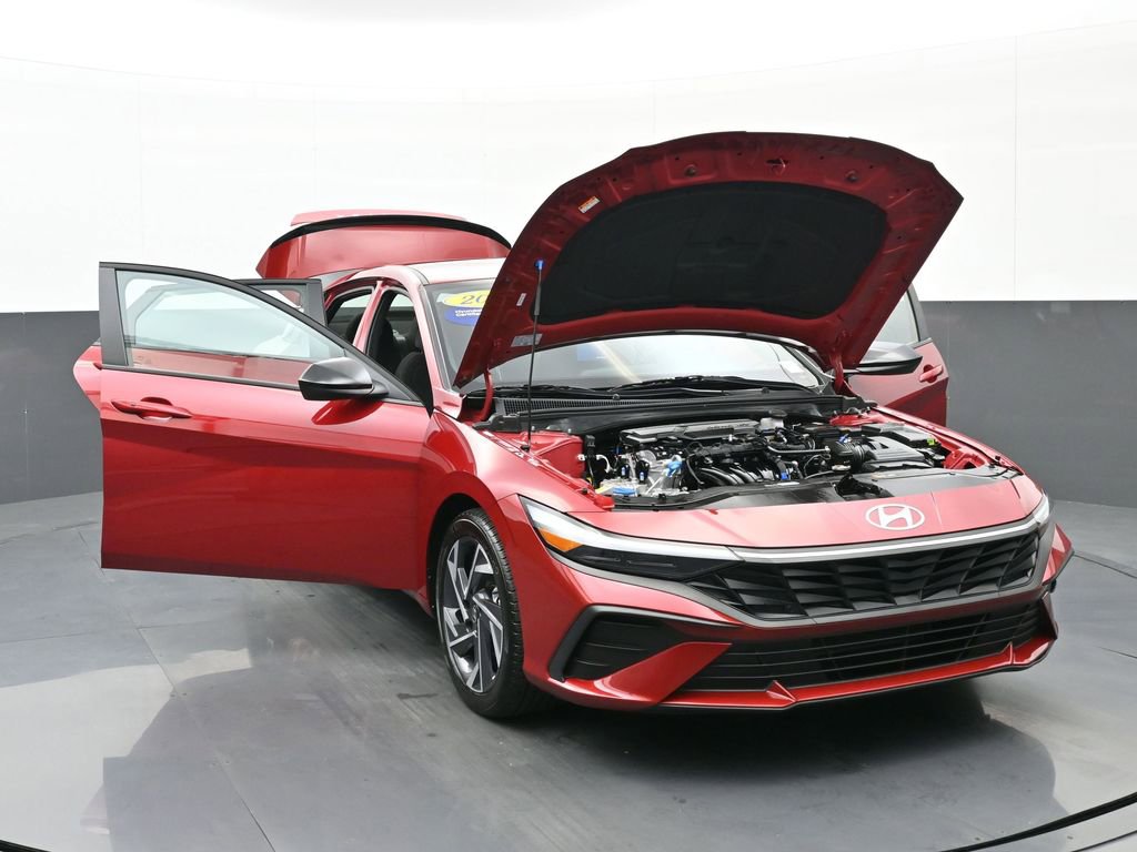Certified 2025 Hyundai Elantra Sport image 51